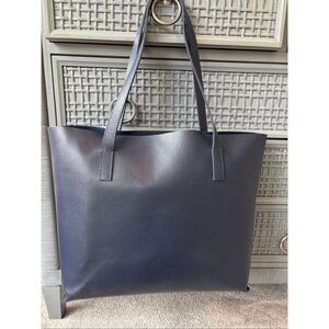 NWOT no monogram Mark and Graham everyday Italian leather tote, navy $154